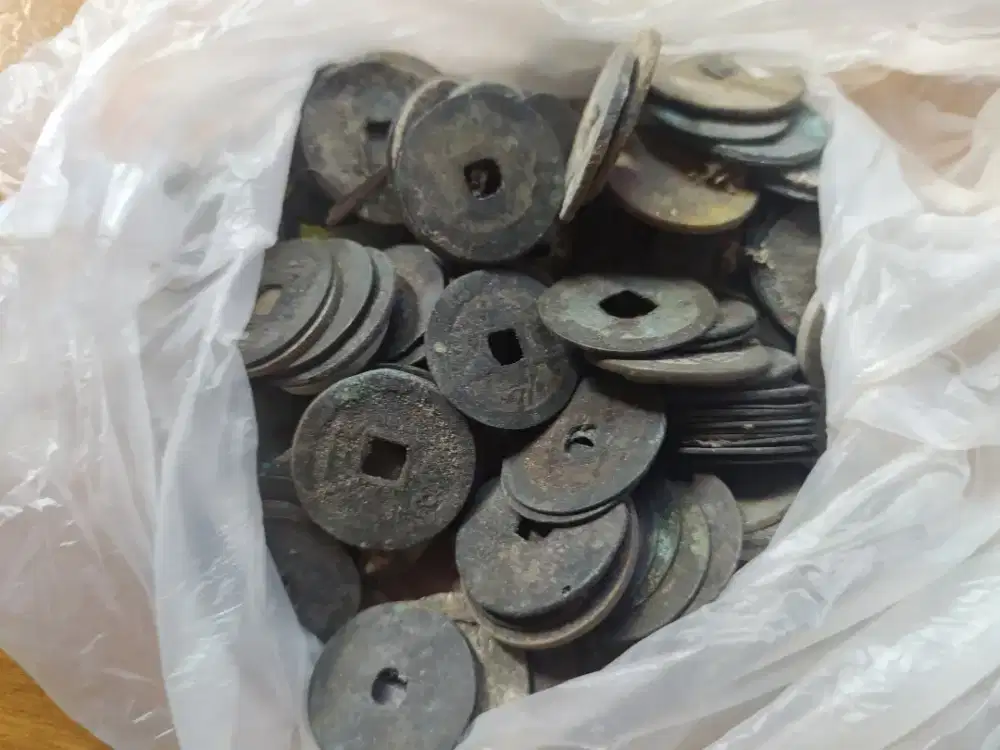 Uang kepeng kuno dan uang logam