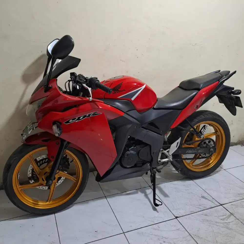 Honda CBR 150 R bluit up 2011