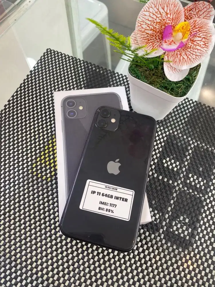 Iphone 11 64GB fullset bergaransi menerima tuker tambah