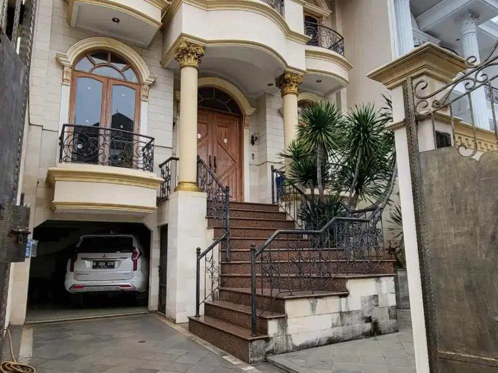 Rumah Cantik Semi Furnished di Pantai Indah Kapuk Jakarta Utara