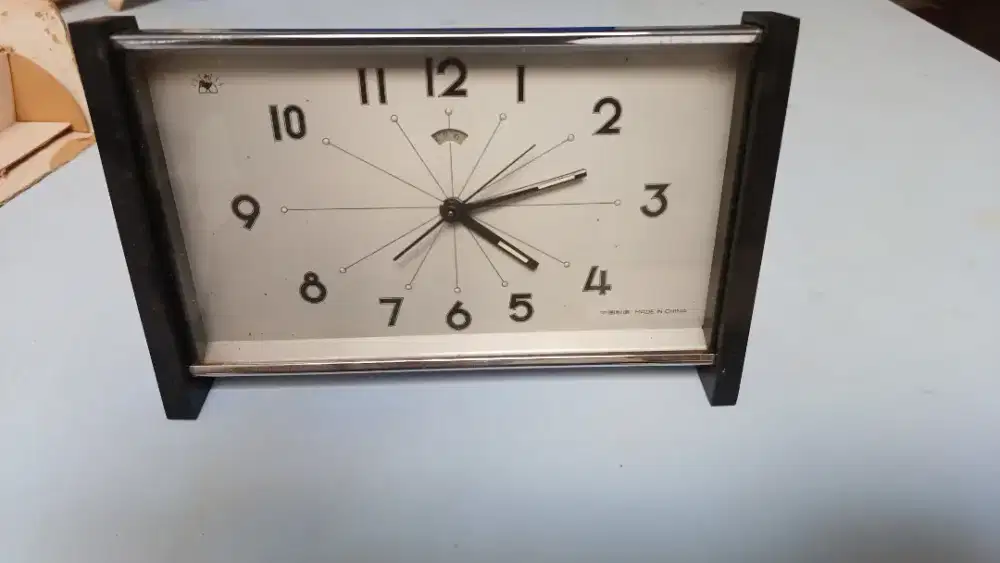 Jam antik masih baru