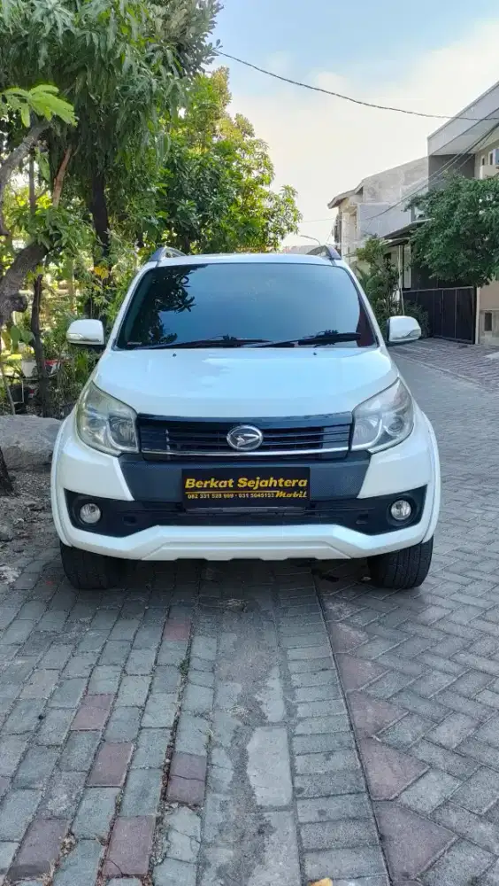 Daihatsu terios R matic 1.5 putih 2016 surabaya