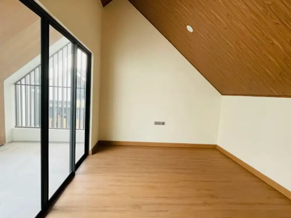 Disewakan Rumah Baru 2 Lantai  Di Strozzi Symphonia Gading Serpong