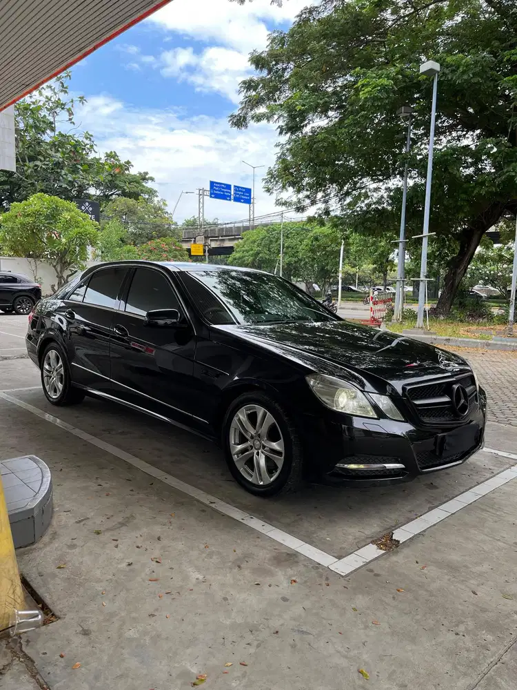 Mercedes-Benz E300 2011 Bensin