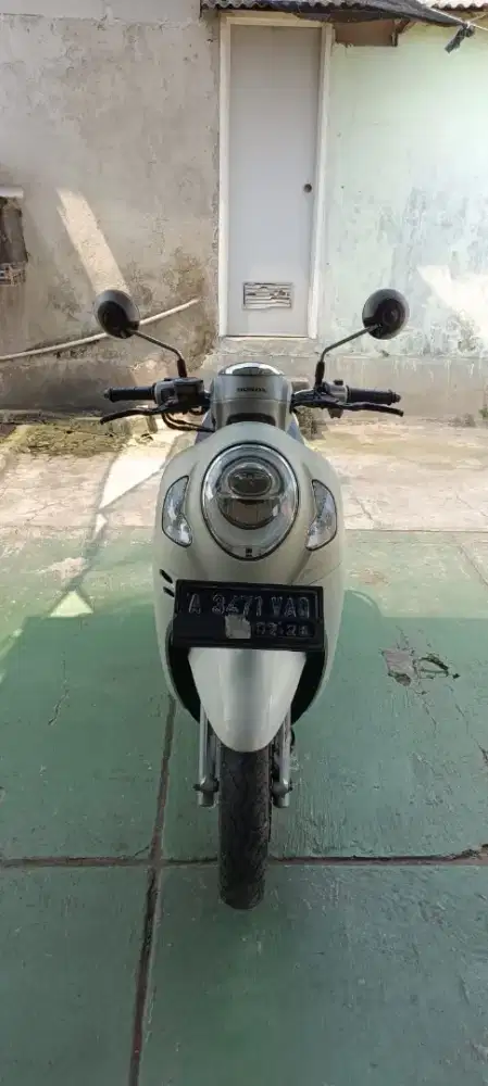 Honda scoopy prestige putih