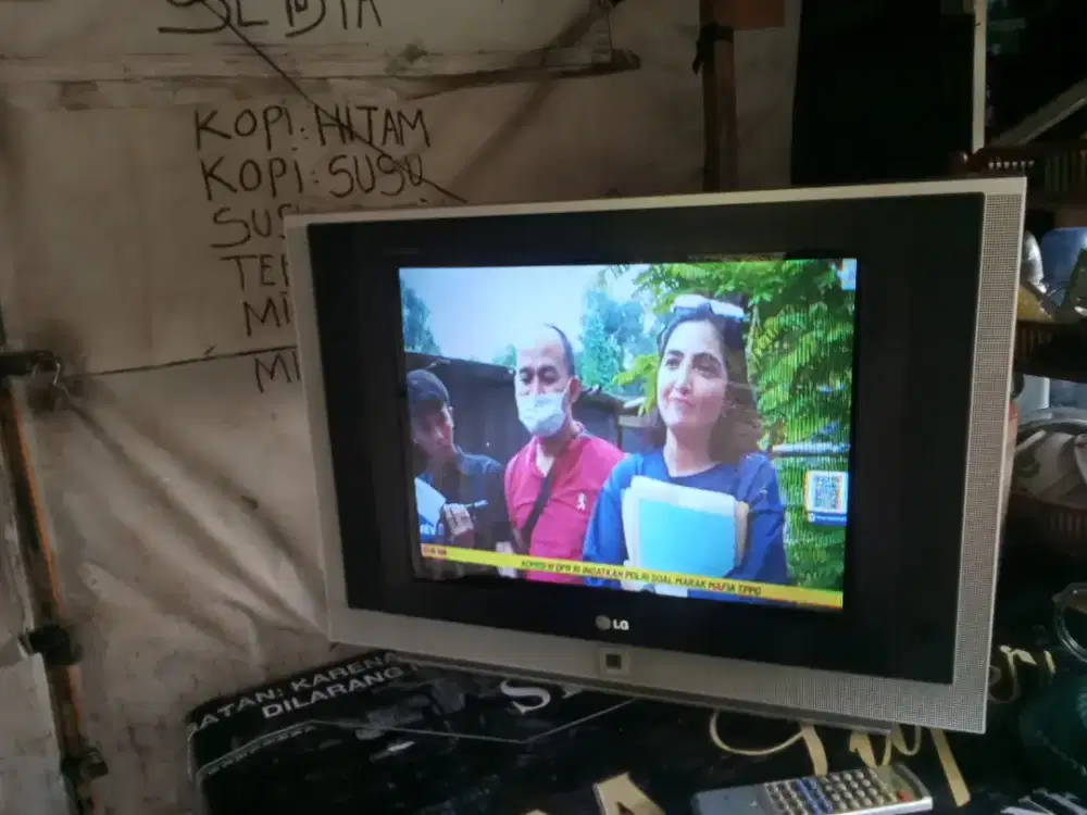 Jual tv 21in LG layar dtar plat harga 320 nego siap antar
