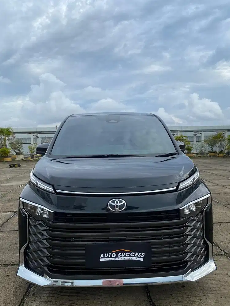 (Km low 40ribu Record) TOYOTA VOXY 2.0 AT 2022