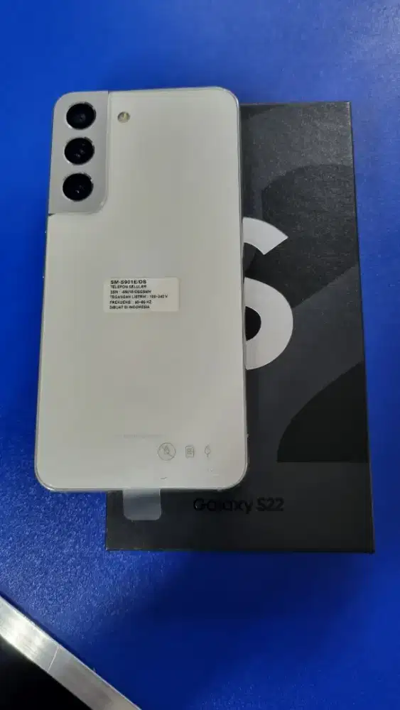 Samsung S22 Limited white 8/256