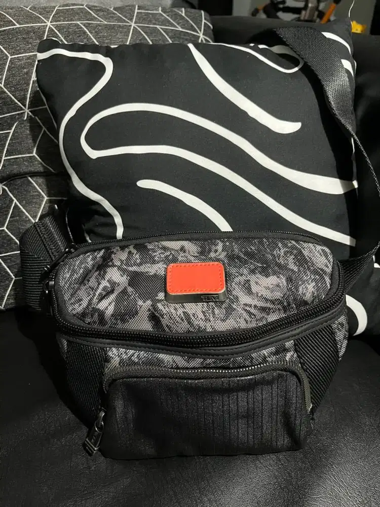 Slingbag Tumi Army Grey