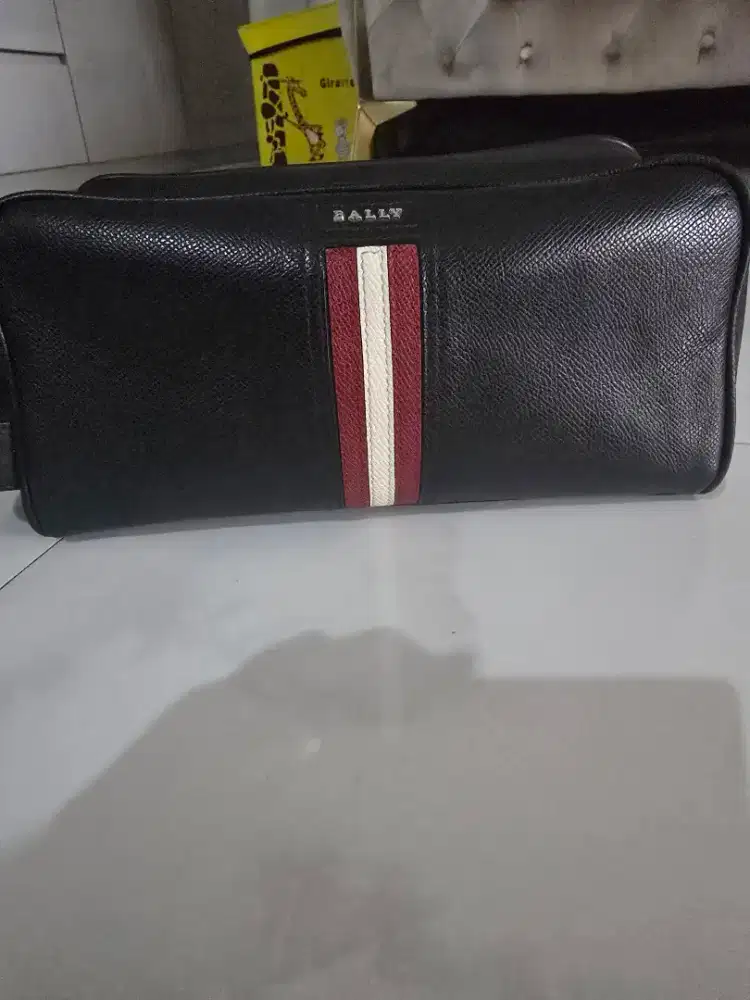 Tas tengteng pria