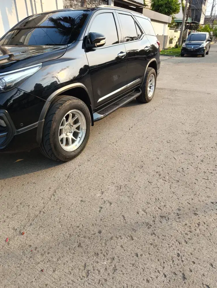 Velg dan ban bekas seperti baru