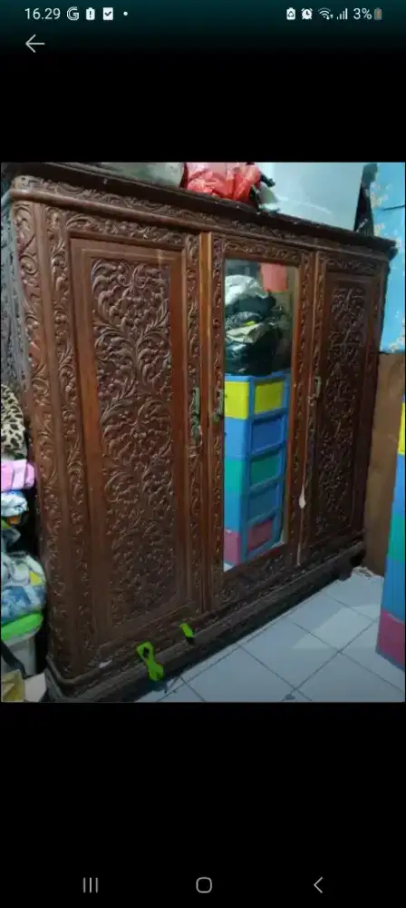 Lemari jati ukir
