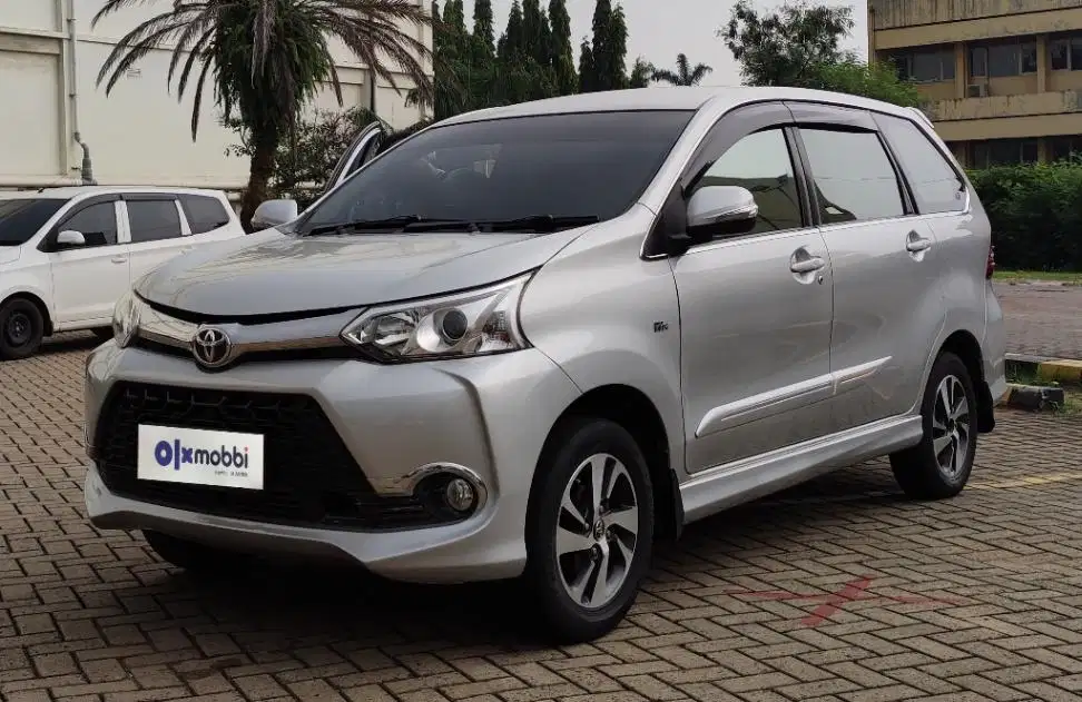 TDP 7,JT Toyota Avanza 1.5 Veloz Bensin-AT Silver 2018