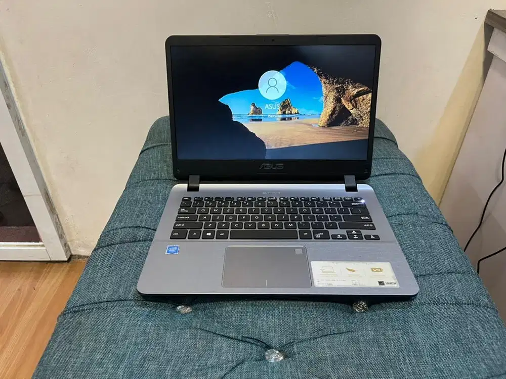Laptop Asus A407M (second). 2 jutaan normal dan bergaransi