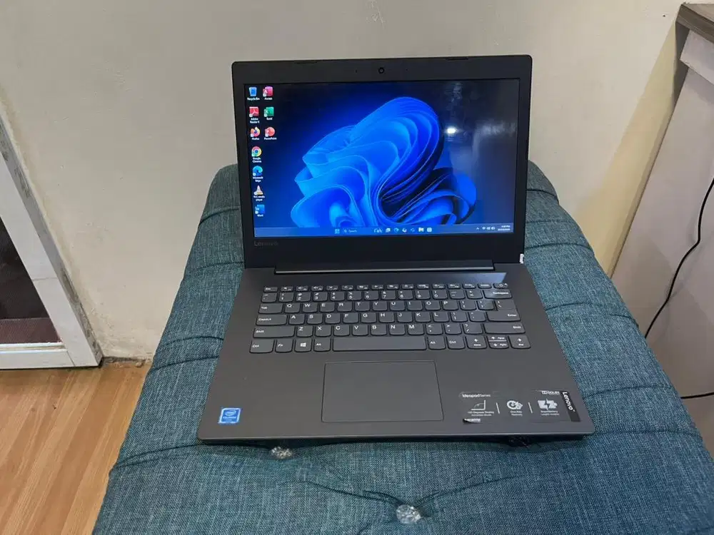 Laptop Lenovo ideapad 330 (second). 2 jutaan normal dan bergaransi