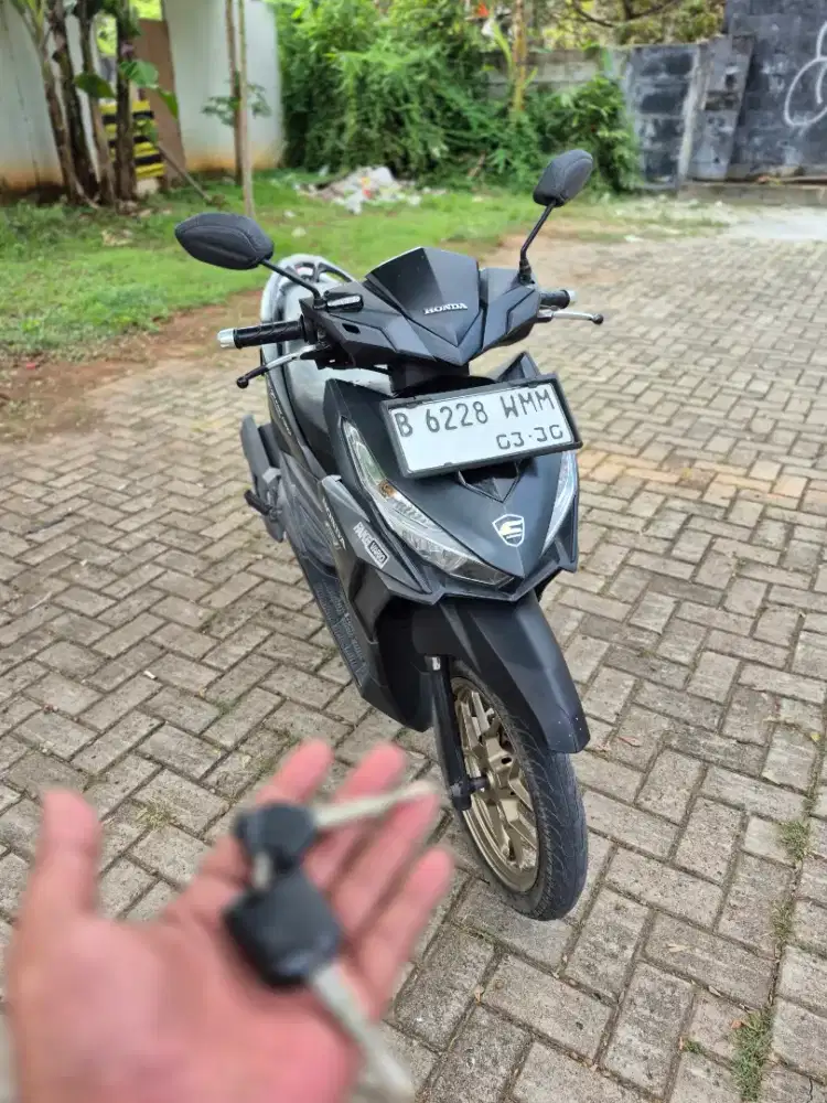 Dijual Honda Vario 150 LED old tahun 2015 surat lengkap pajak hidup