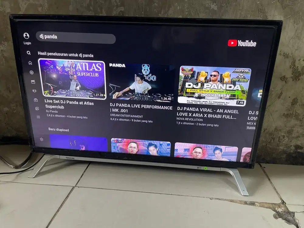 Tv led 32in merk toshiba smart digital normal