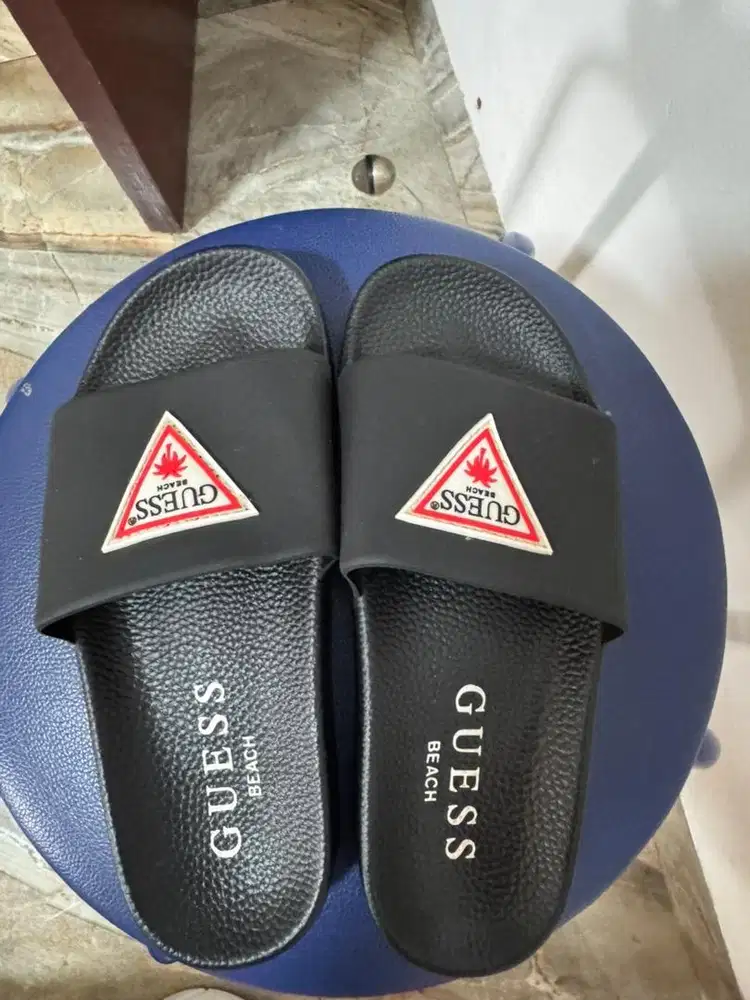 Sendal wanita guess