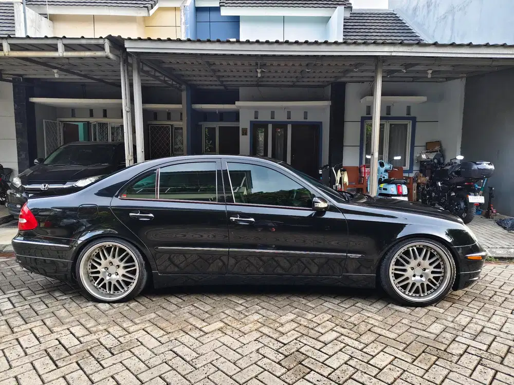 Mercedes-Benz E240 2004 Bensin