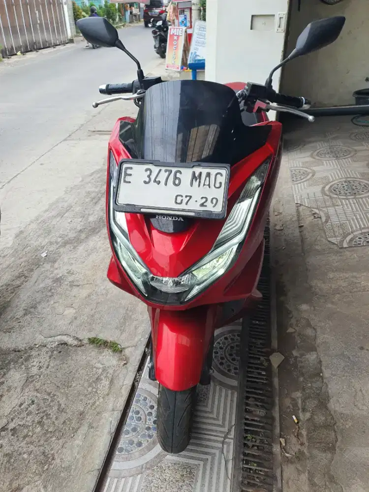 Honda pcx cbs 2024 merah Jl.Sutawinangun pecilon 132