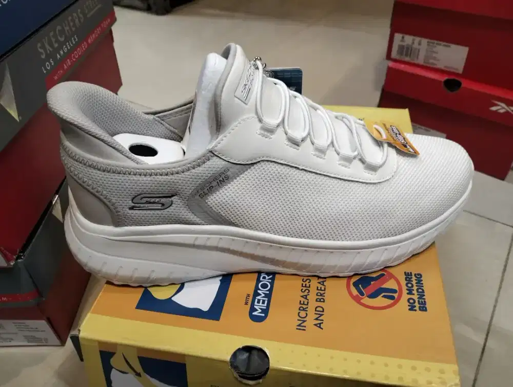 SKECHERS HANDS FREE SLIP-INS BOBS SPORT SQUAD CHAOS - TOUGH WALK