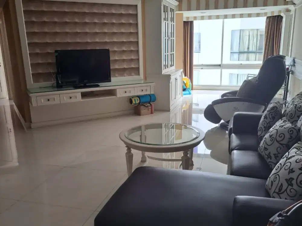Dijual Apartemen Taman Anggrek Kondominium 3+1 Bedroom Furnish Interior