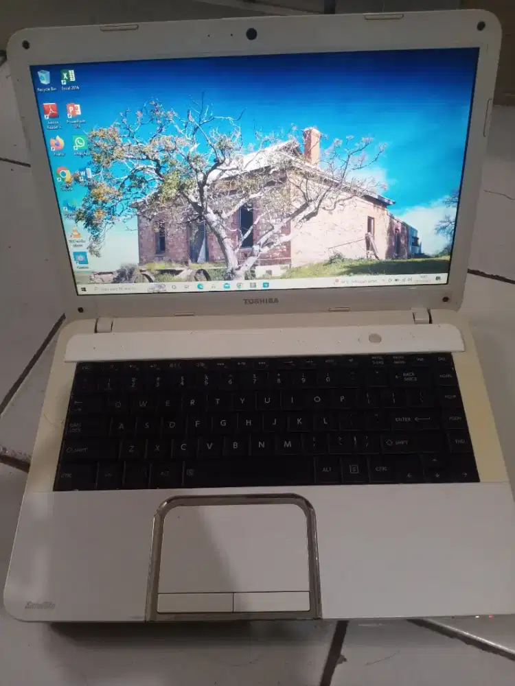Laptop Toshiba Satellite intel Celeron 847, Layar led  14 inch, ram 4