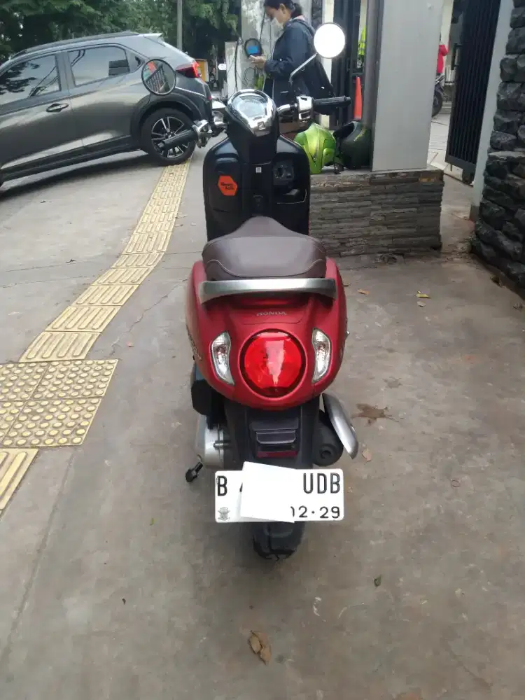Scoopy merah cantik