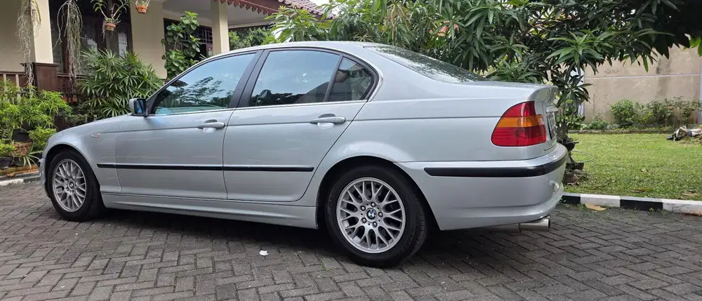 BMW 325i 2001 Bensin