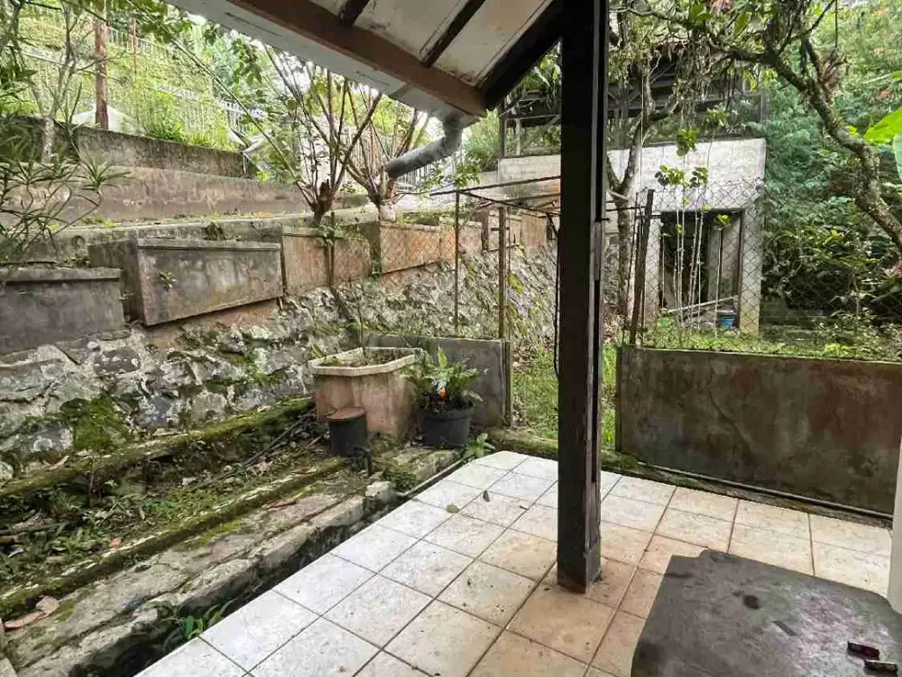 Jual rumah tua hitung tanah di dago kiri 100meter ke jalan provinsi