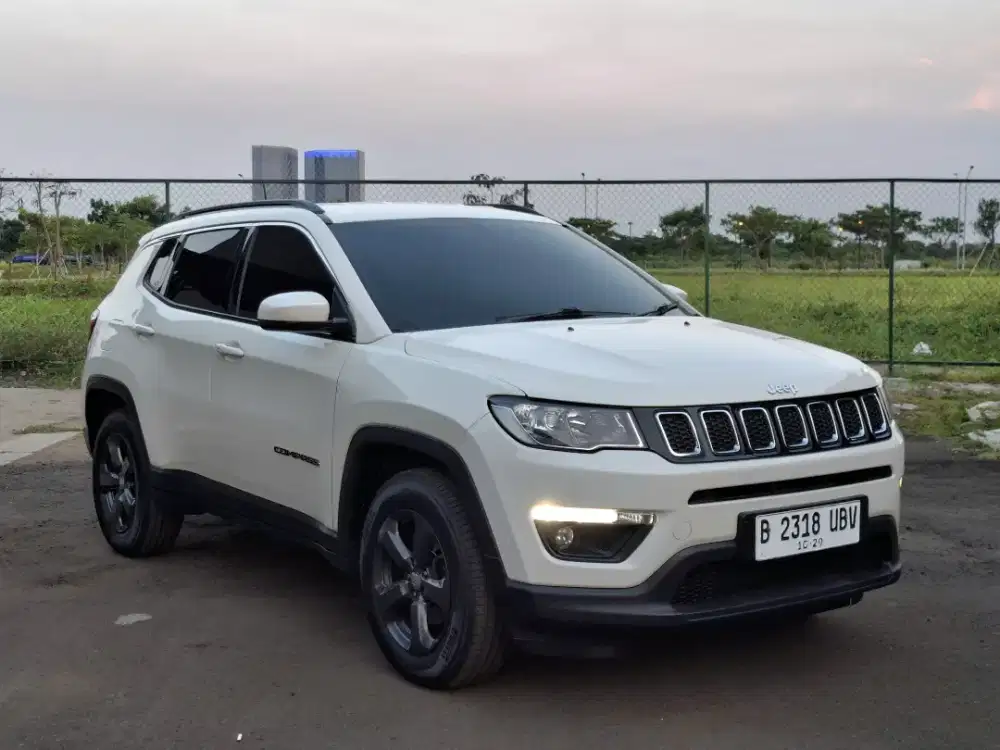 (km 42rb)Jeep Compass 1.4 AT. Longitude. Thn 2018. Putih. Perfect cond