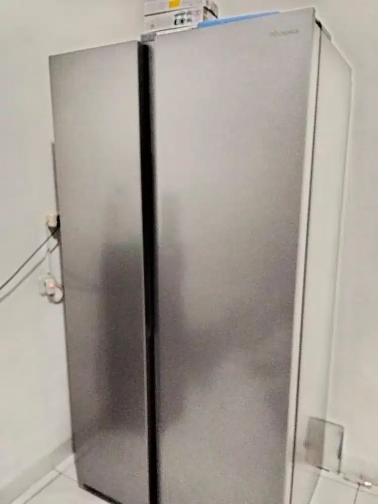 Kulkas hisense 1000L