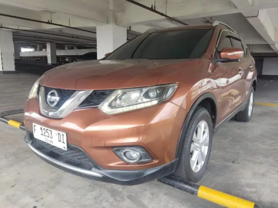 DP RENDAH Nissan XTrail 2.0 Bensin-AT 2015 3DIS