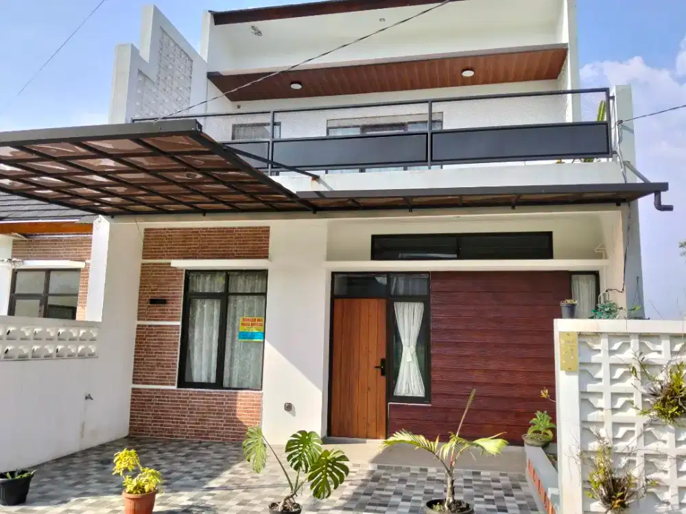 Jual Rumah , 2 lantai, baru renovasi total, Sertifikat, Cluster , Aman