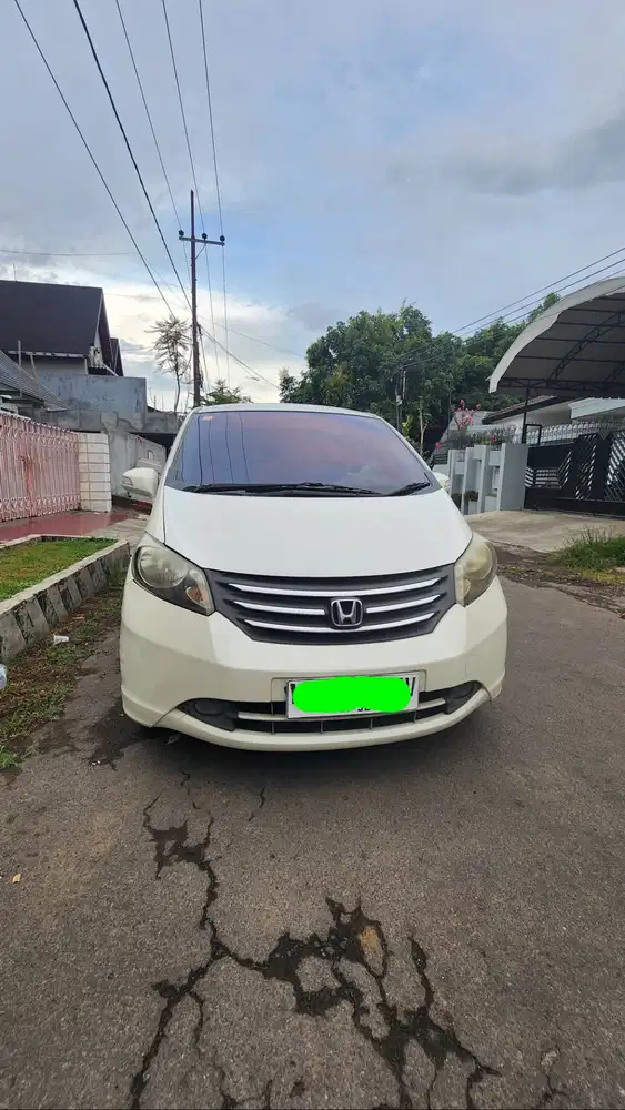 Honda Freed 2014 (automatic door)