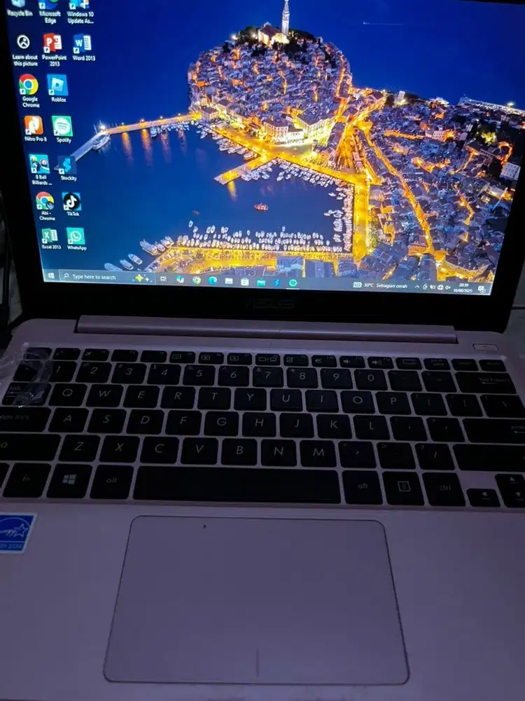 Di jual notebook asus