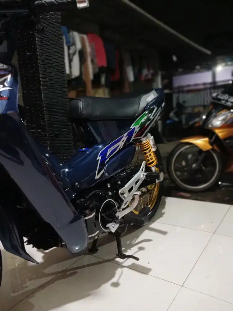 Yamaha Fiz asli biru special edition