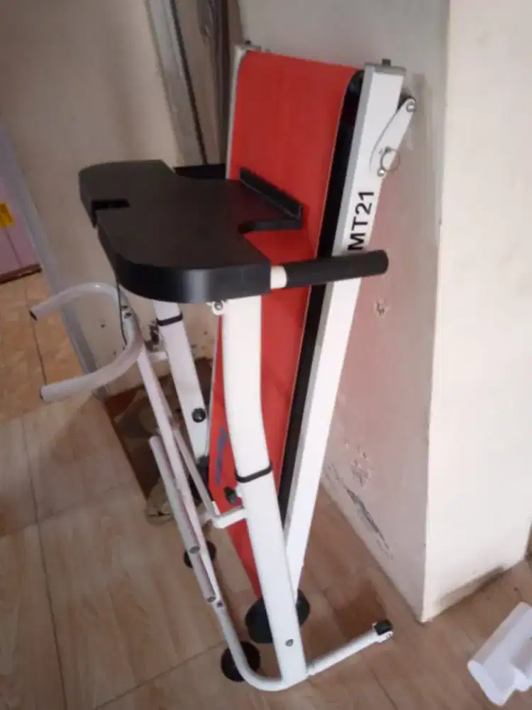 Alat olahraga treadmill