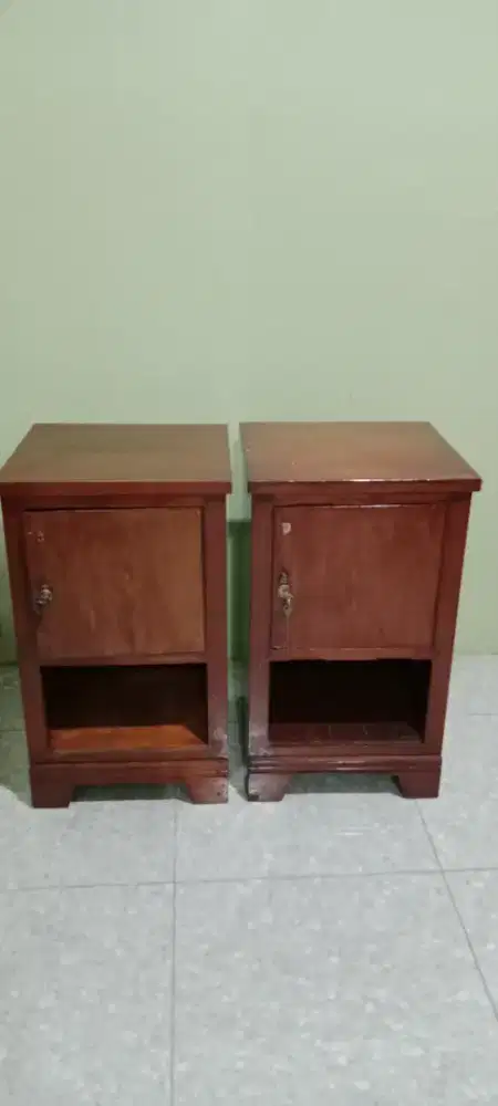 Meja Lampu Tidur