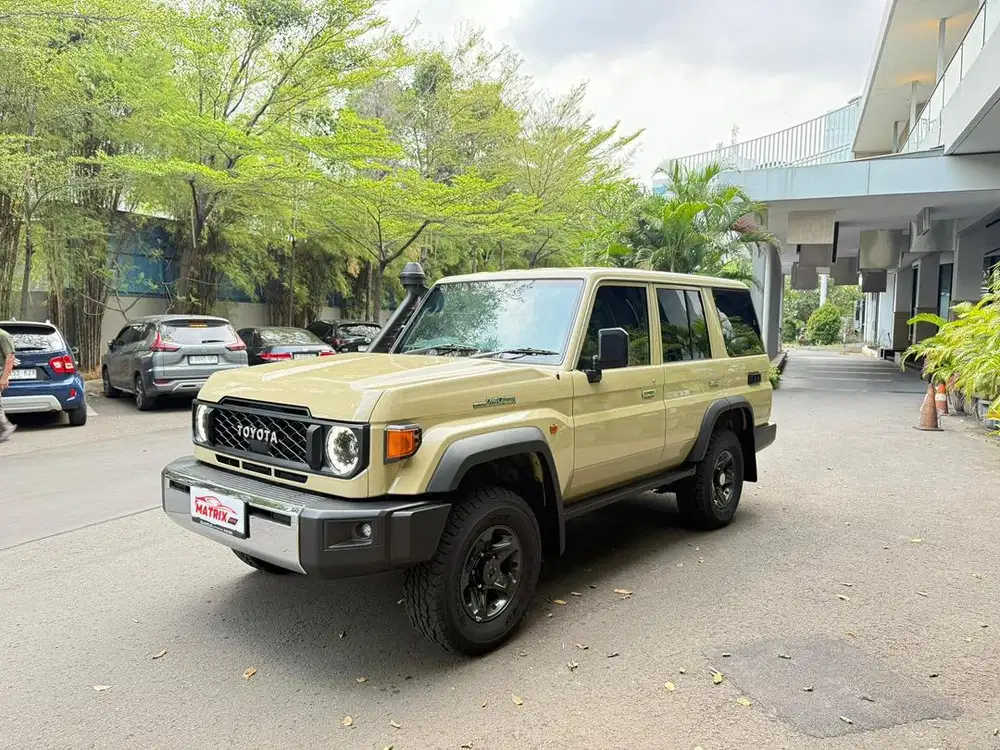 Toyota Land Cruiser 70 LX 2.8 L nik2025