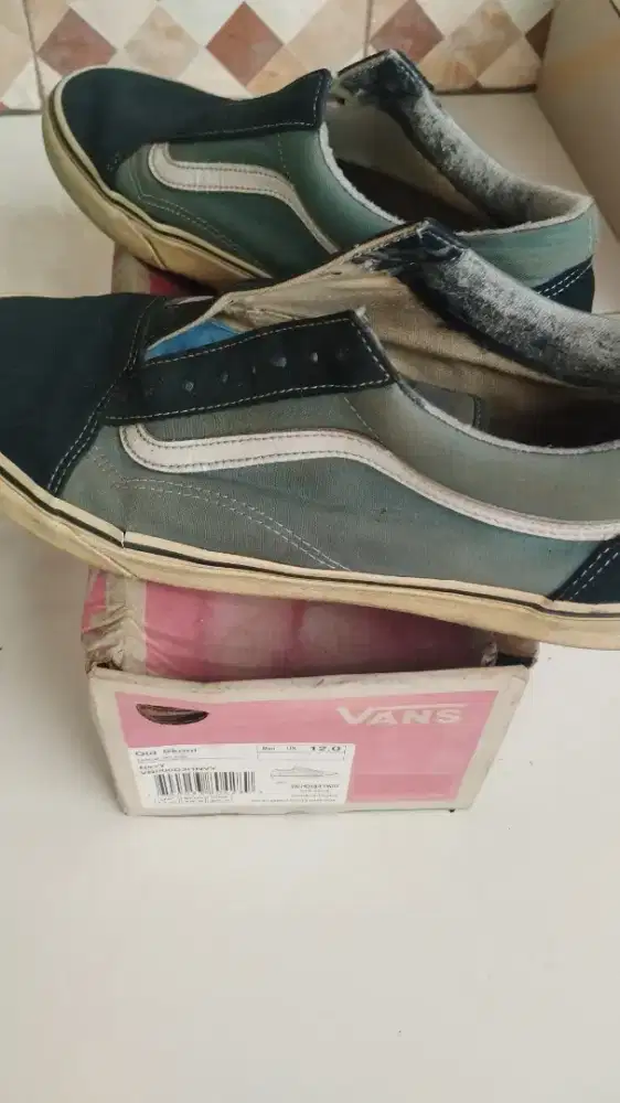Vans old skool navi 44- 45 bisa masuk