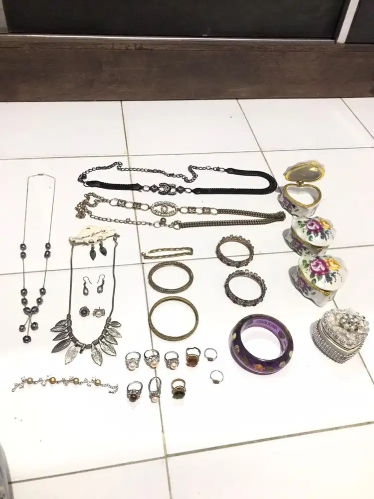 Perhiasan / Accessories Cincin Gelang Kalung Ikat Pinggang Anting