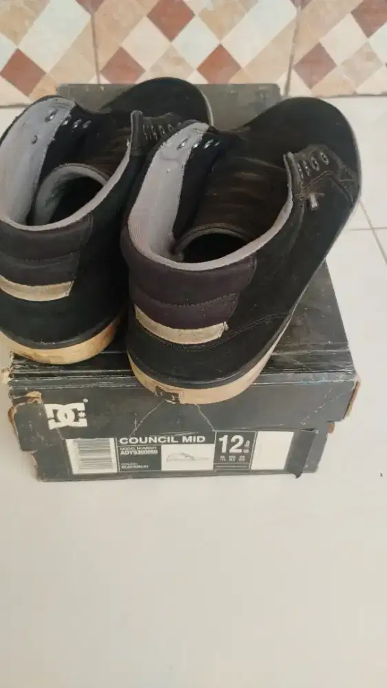 Sepatu Dc shoes councilmid uk 44- 45 masuk