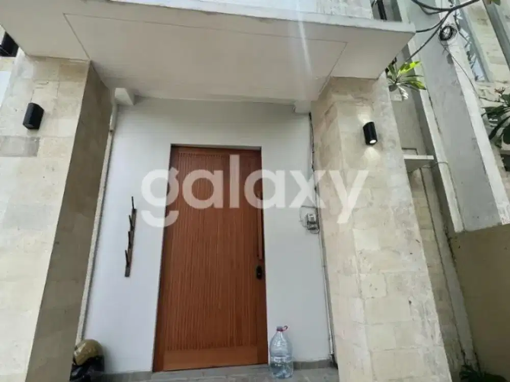RUMAH 2 LANTAI DI ROYAL GARDEN RECIDENCE TAMAN GIRI ASRI NUSA DUA BADUNG , BALI