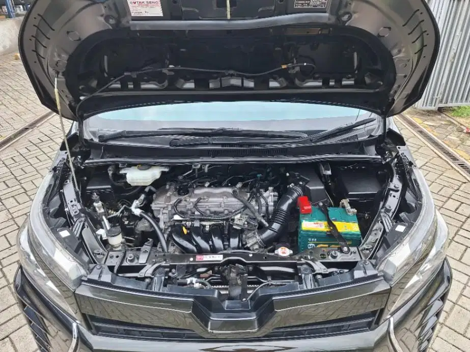 LOW DP Toyota Voxy 2.0 Bensin-AT 2019 8DQ