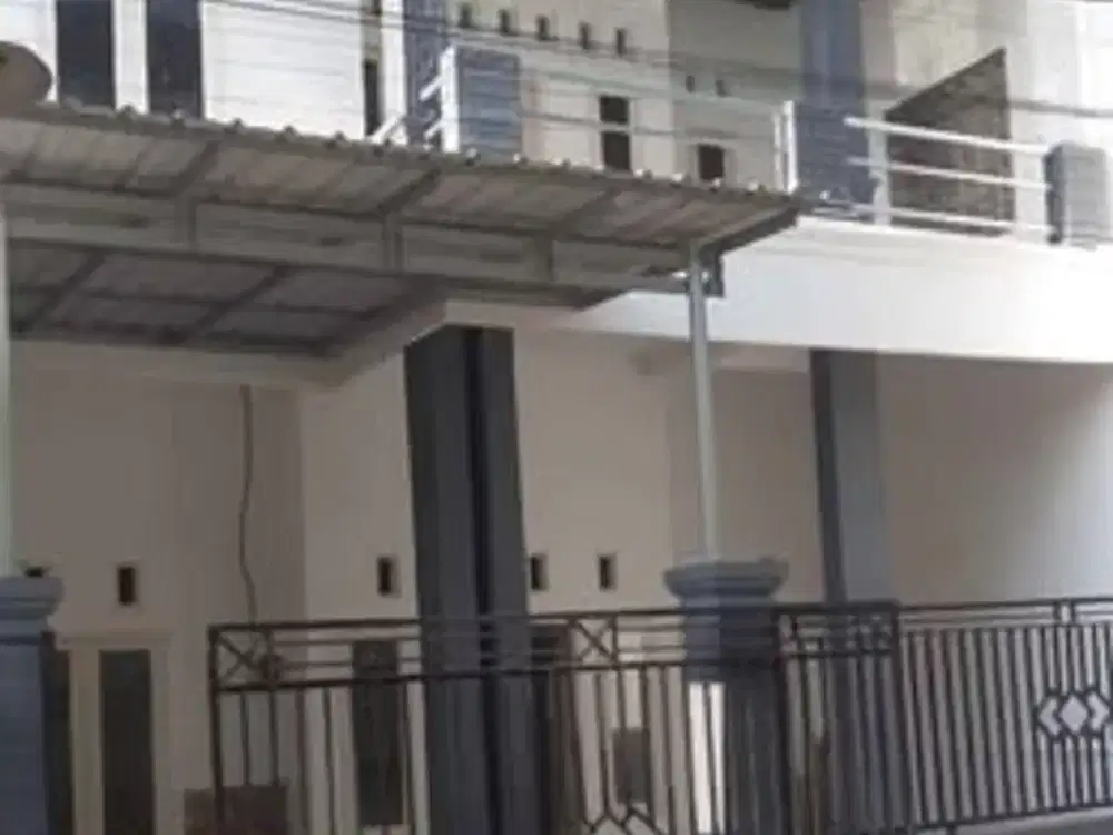 RUMAH 2 LANTAI BARAT RSUD DOLOPO MADIUN