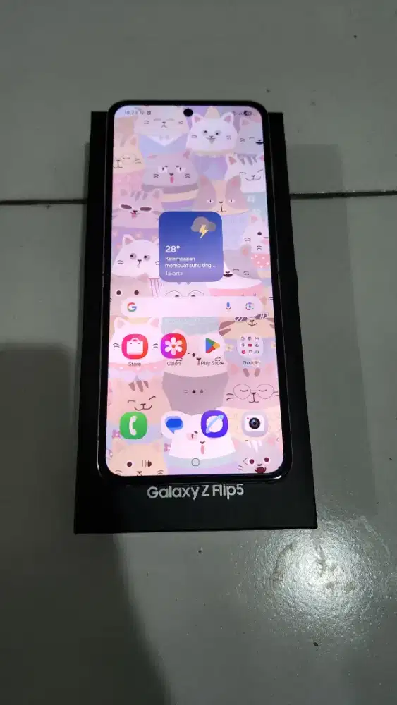 Samsung Z Flip 5 256GB Lavender Mulus Minus Pemakaian Murah