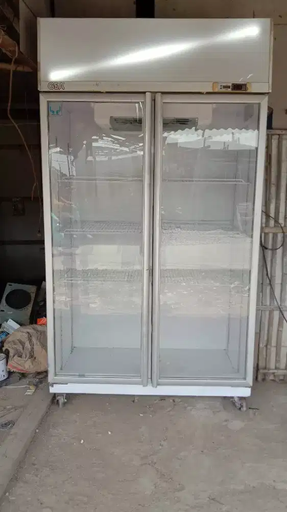 Showcase 2 pintu