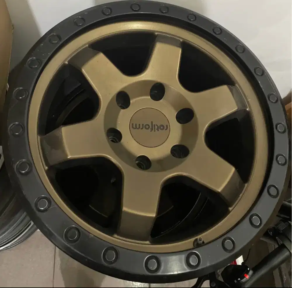velg rotiform six r17 6x139,7