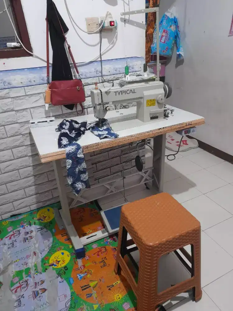 Di jual mesin jait merek TIPICAL mesin siap pakai nego tipis ya